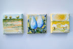 https://cdn.shopify.com/s/files/1/1051/1899/0685/files/09.jpg?v=1773327704,Blaue Tulpe mit Landschaften,1,Ölgemälde Blaue Tulpe mit Landschaften – Dreierkollektion Frühling in Blau und Grün